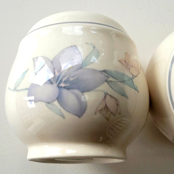 Keltcraft (Noritake) Kerry Spring Salt and Pepper - Picture 2 of 5